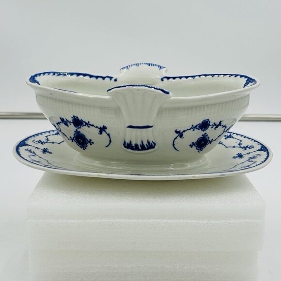 Blue Fluted Plain Sauce Gravy Pitcher Porcelain Vintage Blue White One-Piece - Picture 1 of 9